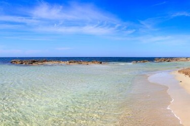 Spiaggia di Marina di Ugento con sabbia chiara e mare turchese sulla costa ionica del Salento